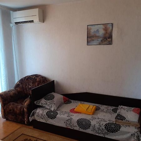 Retro Apartment Malko Turnovo Bagian luar foto