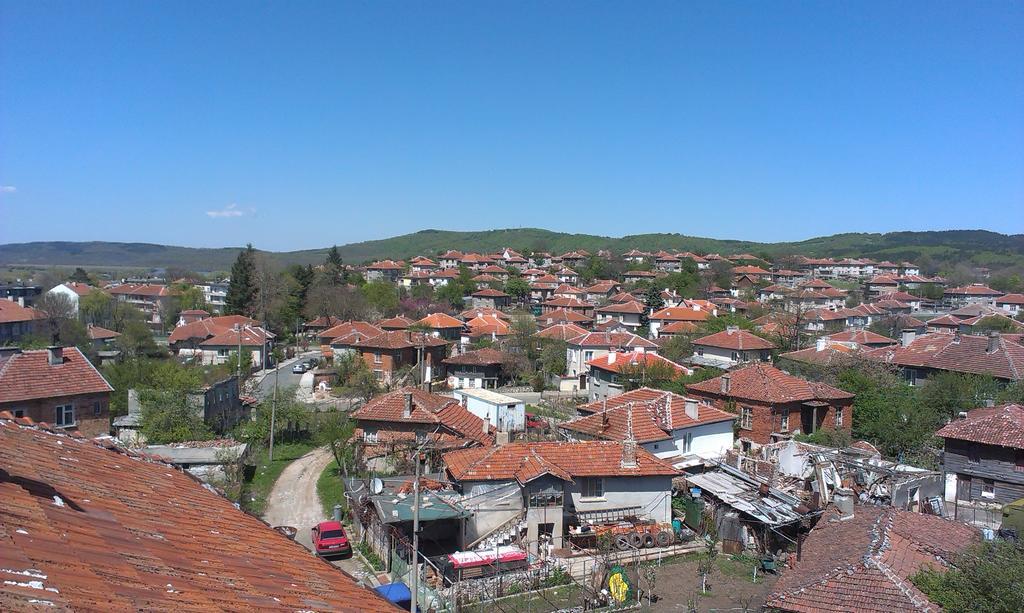Retro Apartment Malko Turnovo Bagian luar foto